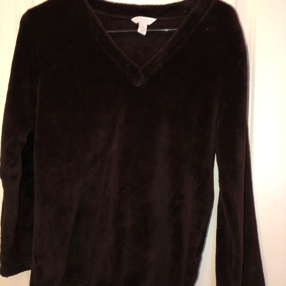 Maroon fuzzy sweater